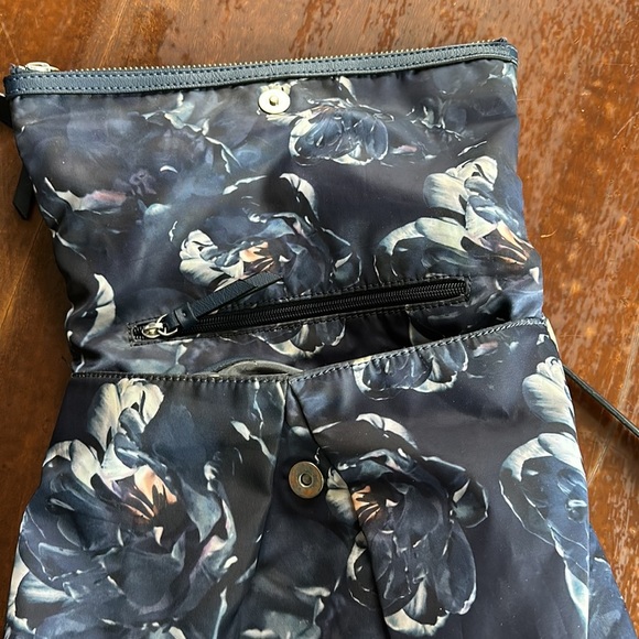 Simply Vera Wang Blue Floral Multi Pocket Bookbag - Picture 15 of 16